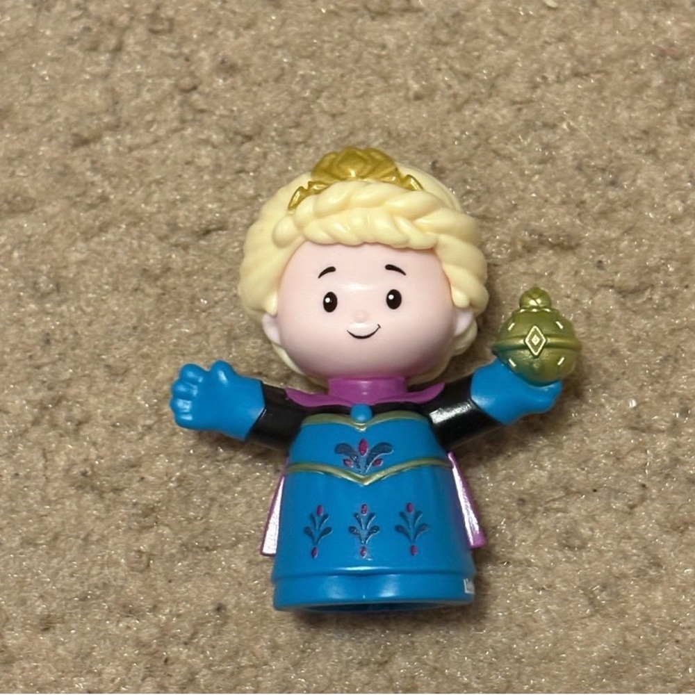 NWOT Disney’s Little People toys - Elsa from Frozen